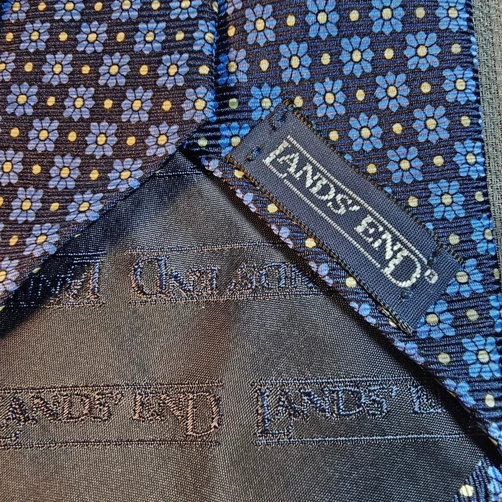 Lands'‎ End Men's Necktie Blue Floral Flowers Handsewn USA Imported Fabric